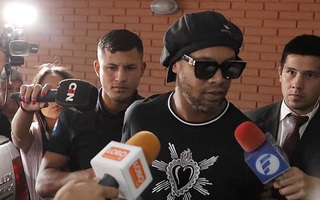 Ronaldinho thoát án tù, chịu quản thúc 6 tháng ở… khách sạn