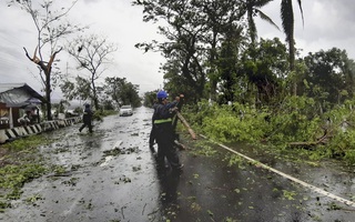 Bão Vongfong tàn phá nặng nề nhiều thị trấn của Philippines