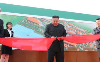 Nhà lãnh đạo Triều Tiên Kim Jong-un bất ngờ xuất hiện