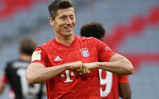 Phá nát mọi hàng thủ Bundesliga, Lewandowski lập siêu kỷ lục