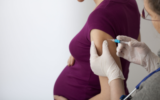 Mang thai có nên tiêm vắc-xin viêm gan siêu vi B?