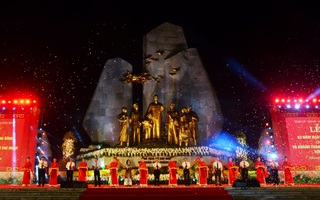 Thường trực Ban Bí Thư Trần Quốc Vượng dự Lễ khánh thành tượng đài "Chủ tịch Hồ Chí Minh với nhân dân Quảng Bình"