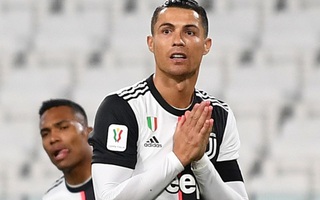 Ronaldo hỏng phạt đền, Juventus phá kỷ lục dự chung kết Coppa Italia