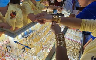 Vì sao giá vàng trang sức rẻ hơn vàng miếng SJC gần 3 triệu đồng/lượng?