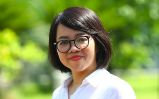 Nhà báo Huỳnh Mai Liên ra mắt phiên bản đặc biệt tập thơ "Biển là trẻ con"