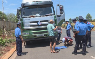 Đang làm việc, Thanh tra giao thông bị nhóm người đến gây sự