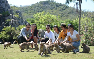 Phố biển Nha Trang rộng cửa đón khách