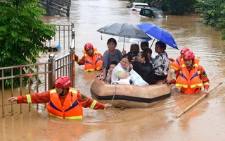 Trung Quốc: Mưa lũ chuyển hướng, cư dân khốn đốn