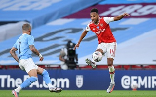 Người hùng Arsenal tỏa sáng, Man City tan tác mộng ăn ba