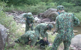 Bộ đội biên phòng đánh án giữa rừng, bắt người Lào vận chuyển 8.000 viên ma túy qua biên giới