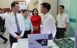Bộ trưởng Nguyễn Mạnh Hùng: Mỗi người có 1 smartphone, mỗi nhà 1 đường cáp quang tốc độ cao