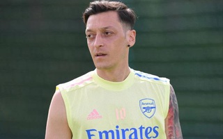 Ozil quyết “bám” Arsenal đến cùng