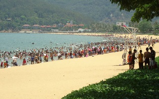 Chấm dứt thu phí đối với tổ chức, cá nhân vui chơi tại bãi biển Quy Nhơn