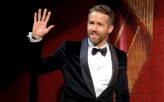 Tài tử Ryan Reynolds kêu gọi người trẻ đừng “giết” mẹ của anh