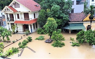 Mưa lớn, nhiều nơi ở Quảng Ninh chìm trong biển nước