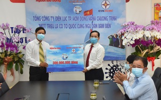 Tổng Công ty Điện lực TP HCM ủng hộ Chương trình "Một triệu lá cờ Tổ quốc cùng ngư dân bám biển" 300 triệu đồng