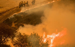 Tuyệt vọng vì cháy rừng, California phải cầu cứu nước Úc xa xôi