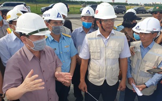 Bộ trưởng Nguyễn Văn Thể: Đặt chất lượng thi công đường băng lên hàng đầu