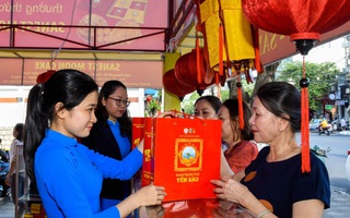 Sanest Moon Cake: Hương vị của Tết đoàn viên