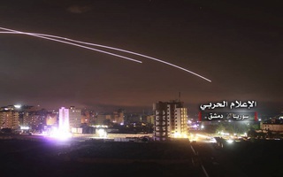 Bị hàng loạt chiến đấu cơ Israel oanh tạc, Syria kích hoạt phòng không