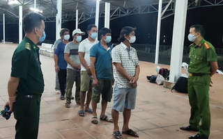 6 ngư dân đi bộ vòng theo biển ra Huế để trốn cách ly
