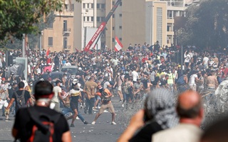 Biểu tình sau vụ nổ Beirut: Cảnh sát thiệt mạng, hàng trăm người bị thương