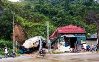 Sạt lở đất khiến tường nhà đổ sập đè chết nam sinh 14 tuổi