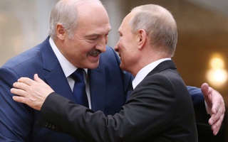 Tổng thống Belarus đến Nga giữa lúc “dầu sôi lửa bỏng”