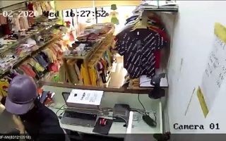 Thanh niên vào shop đồ trẻ em ở Thủ Đức táo tợn đâm nhân viên, cướp tài sản