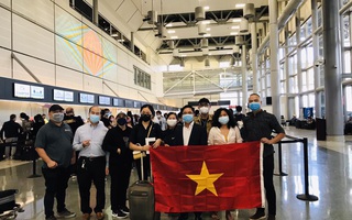 Đưa hơn 340 người Việt từ Mỹ về nước