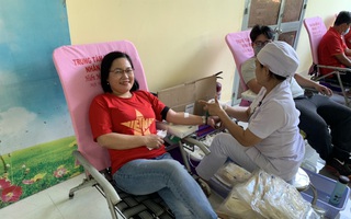 Đoàn viên tham gia hiến máu cứu người