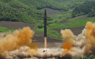 Mỹ cảnh báo: Triều Tiên có tên lửa đạn đạo bắn tới Mỹ