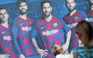 Messi ở lại Barcelona: Vì ta cần nhau