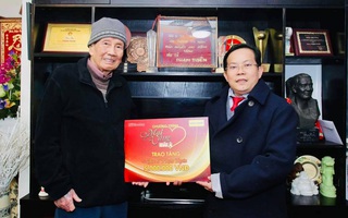 "Mai Vàng nhân ái" thăm nhạc sĩ Phạm Tuyên trước sinh nhật tuổi 91
