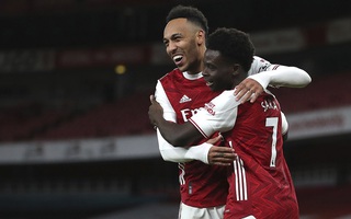 "Hung thần" Aubameyang bùng nổ, Arsenal thắng giòn giã Newcastle