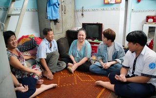 Huỳnh Lập đi làm ở Miếu Nổi, giúp người cha già nuôi vợ con tật nguyền