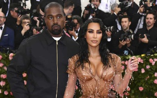 Kim "Siêu vòng ba" đệ đơn ly hôn Kanye West