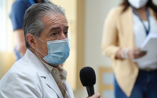 Chương trình tiêm vắc-xin Covid-19 "hại" 3 bộ trưởng y tế Mỹ Latin