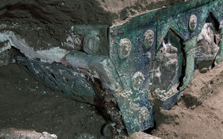 "Đỏ mặt" với báu vật nguyên vẹn từ thành phố bị chôn vùi 2.000 năm