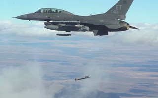 Quân đội Mỹ âm thầm trang bị máy bay không người lái phóng như tên lửa