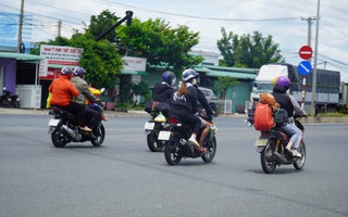 Ninh Thuận trả lại xe máy tạm giữ cho người dân về quê tự phát