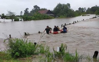 Giải cứu hàng chục người dân bị nước lũ cô lập khi đi làm rẫy