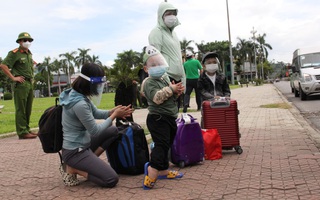 Quảng Ngãi đón 1.160 công dân trên chuyến bay về từ TP HCM, Bình Dương