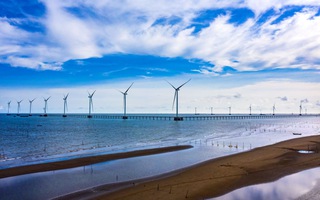 Hoàn thành lắp đặt trụ gió cuối cùng dự án điện gió Biển Đông Hải 1 – Trà Vinh