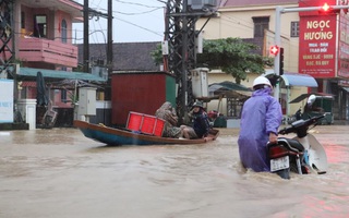 Hà Tĩnh - Quảng Bình: Nước lũ bủa vây, 4 người chết và mất tích