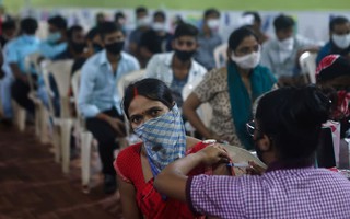 Tiêm 1 tỉ liều vắc-xin, Ấn Độ "ăn mừng" theo cách đặc biệt