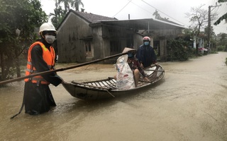 Quảng Ngãi: Sơ tán hàng ngàn hộ dân tránh lũ