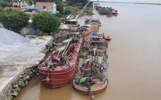 Bộ Công an dẹp nạn "cát tặc", bắt quả tang 24 tàu đang hút cát trái phép