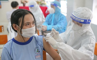 Ngày đầu tiêm vắc-xin Covid-19 cho trẻ em ở TP HCM