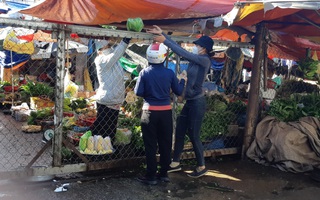 Cảnh đi chợ "chưa từng thấy" ở TP Buôn Ma Thuột
